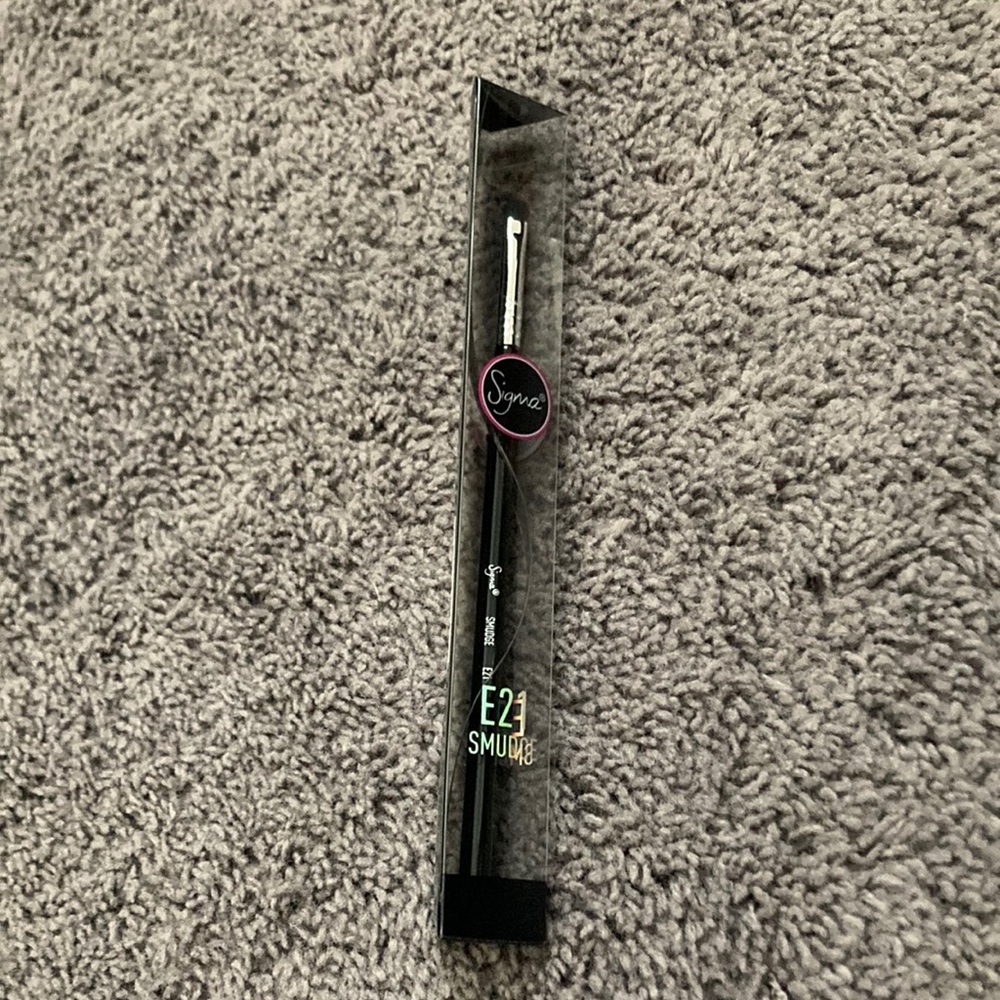 Sigma - E21 - smudge brush